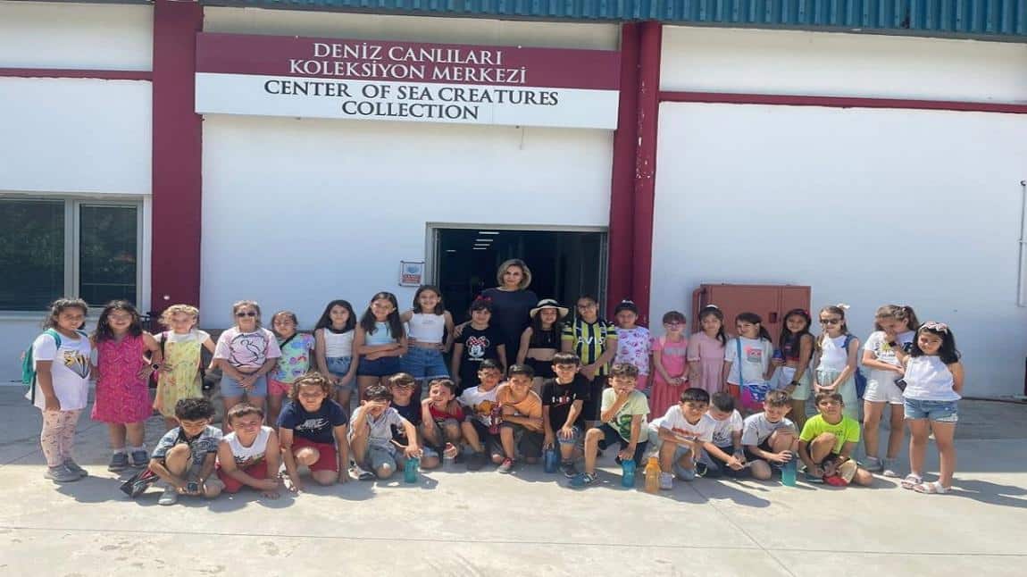 2/B Sınıfı Öğrencilerimiz Okulun Son Günlerinde Öğretmenleri Neriman AKYÜREK İle İzmir Kâtip Çelebi Üniversitesi Deniz Canlıları Koleksiyon Merkezini ziyaret etti. Öğrencilerimiz Hem Çok Şaşırdılar, Hem de Çok Hayran Kaldılar.